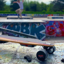 Charger l'image dans la visionneuse de la galerie, Skateboard éléctrique Curve V4 controller