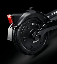 Load image into Gallery viewer, Trottinette électrique Ducati Pro-III - pneu - Pie technologie