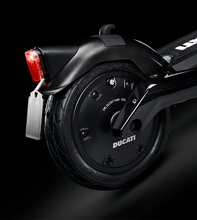 Lueden d&#39;Bild an der bastelen vun der Galerie, Trottinette électrique Ducati Pro-III - pneu - Pie technologie

