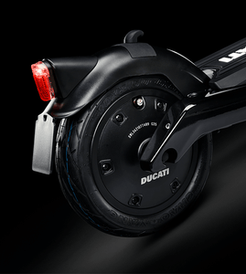 Trottinette électrique Ducati Pro-III - pneu - Pie technologie