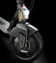 Lueden d&#39;Bild an der bastelen vun der Galerie, Trottinette électrique Ducati Pro-II Plus - Pie technologie
